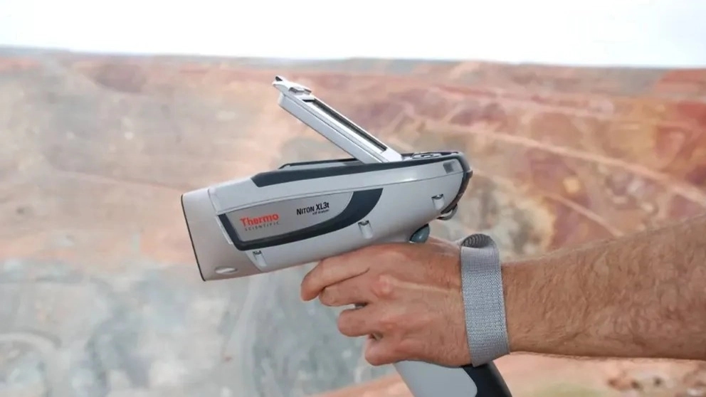 طیف سنج های XRF دستی ابزاری مناسب برای آنالیز مواد معدنی