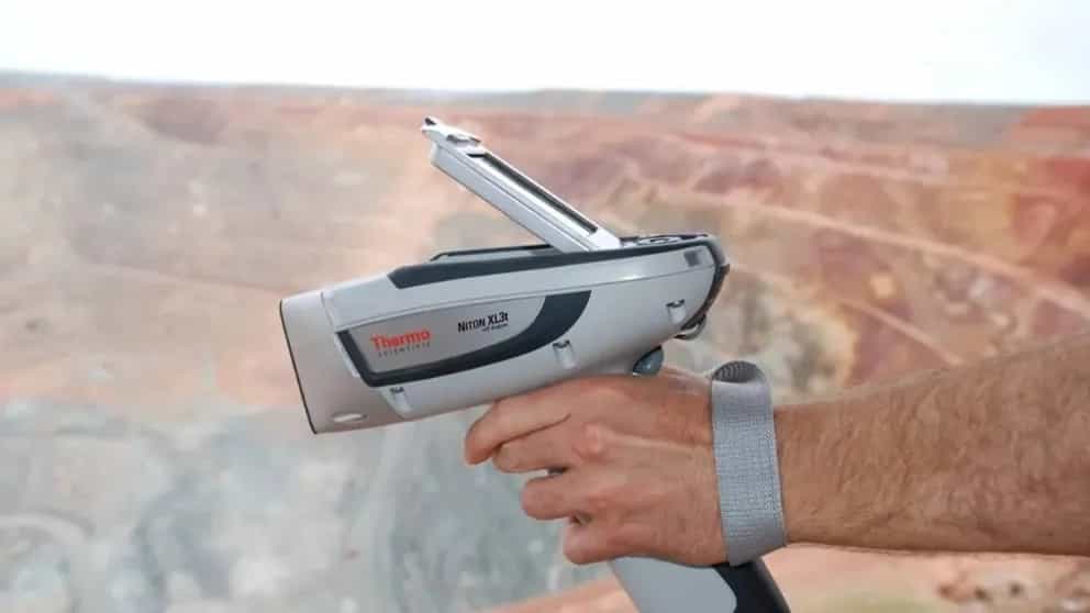 طیف سنج های XRF دستی ابزاری مناسب برای آنالیز مواد معدنی