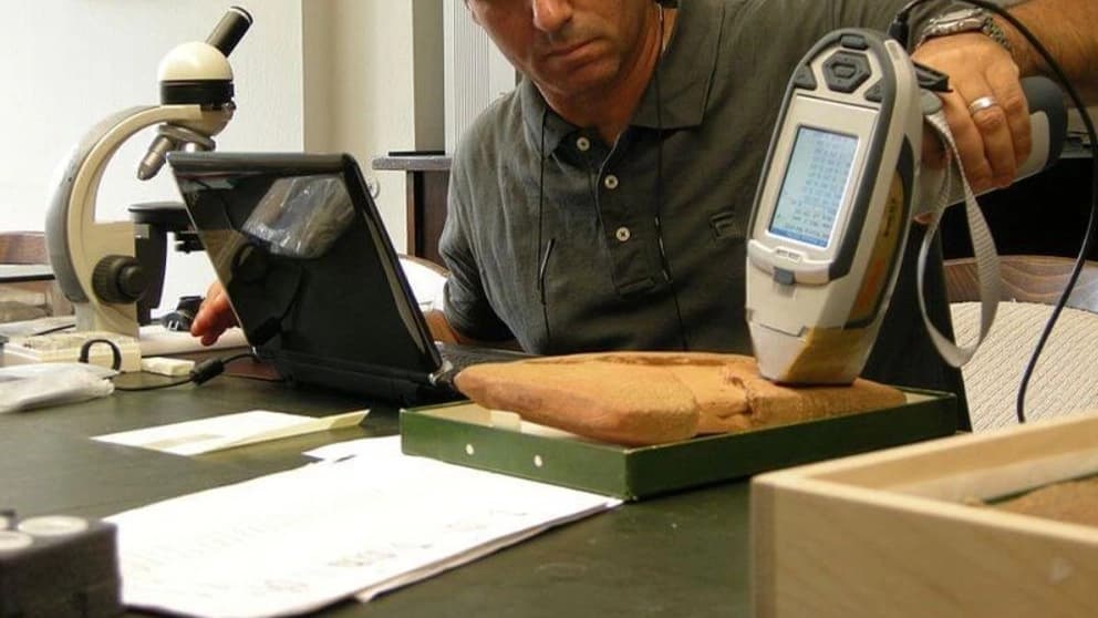 طیف سنج های XRF دستی ابزاری مناسب برای آنالیز مواد معدنی